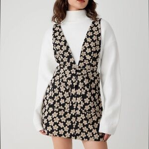 V-NECK FLORAL BUTTON MINI DRESS